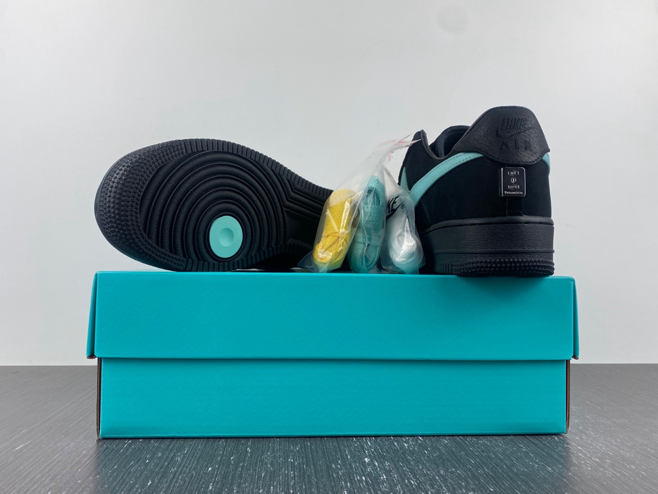 T*f*ny & Co. x Nike Air Force 1 Low DZ1382-001